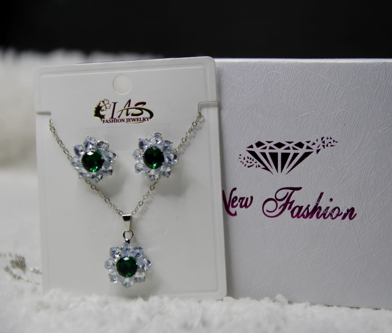 Style Silver With green Stone Necklace Set With Earrings