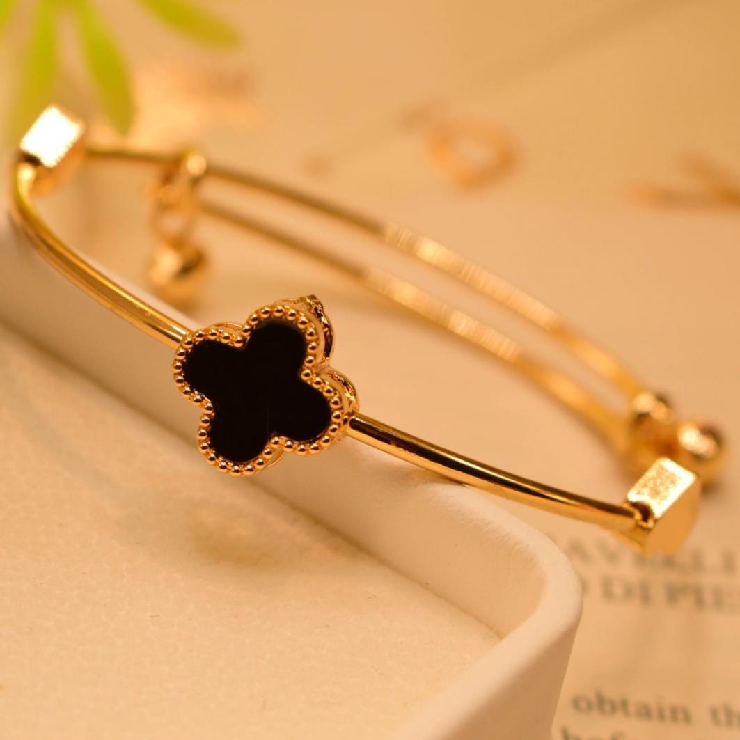 Beautiful Fancy Flower Design Gold Plated Bracelet for Girls/Women