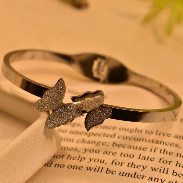 Stylish Unique Design Silver Plated Bracelet for Girls/Women